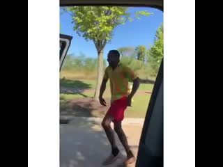 Mufasa push the feeling on (black guy dancing)