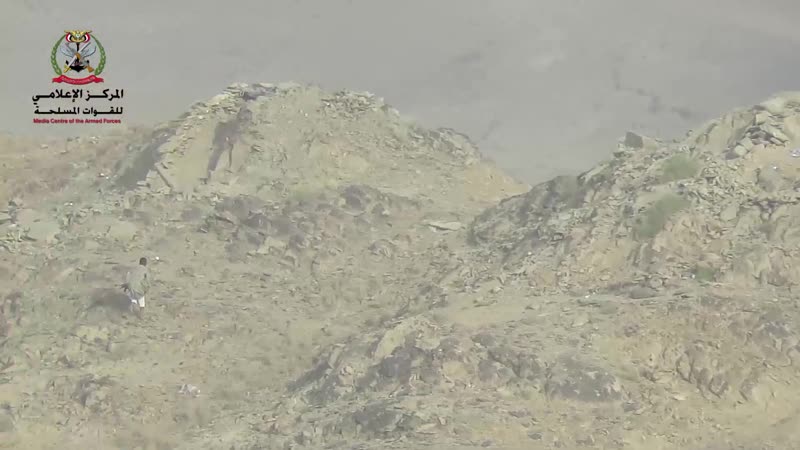 لحظات إقتحام قوات الجيش الوطني مواقع المليشيات الإنقلابية في جبهة صرواح