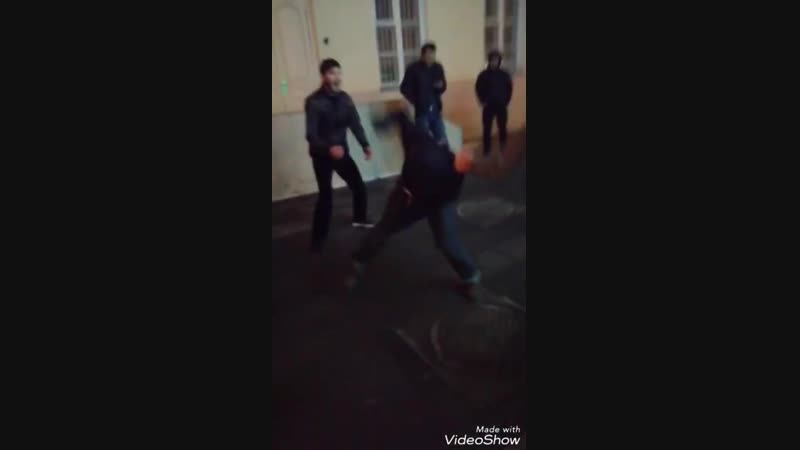 Уличная драка 1 на 1, русский против каазца