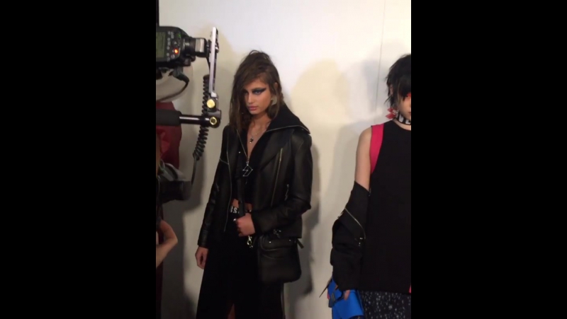 Taylorhill porn video – Публикация «imgmodels» в «instagram» «black cat 💋 #taylorhill (@taylor hill) gets photographed #backstage » 18 февраля 2017