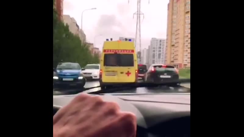 Тюменец "оригинально" объехал пробку