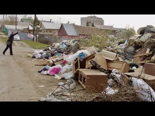 Мусорка превратилась в стихийную свалку на улице бобруйской