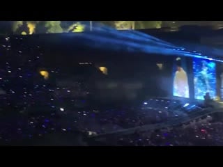 Wowww the rose bowl crowd is sounding amazing bts @bts bighit @bts army @foxla @wilgoren