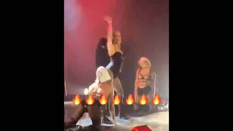 Ксения собчак исполнила танец в сексуальном корсете под песню ирины аллегровой «войди в меня»