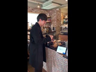 200420 dojoon in cafe