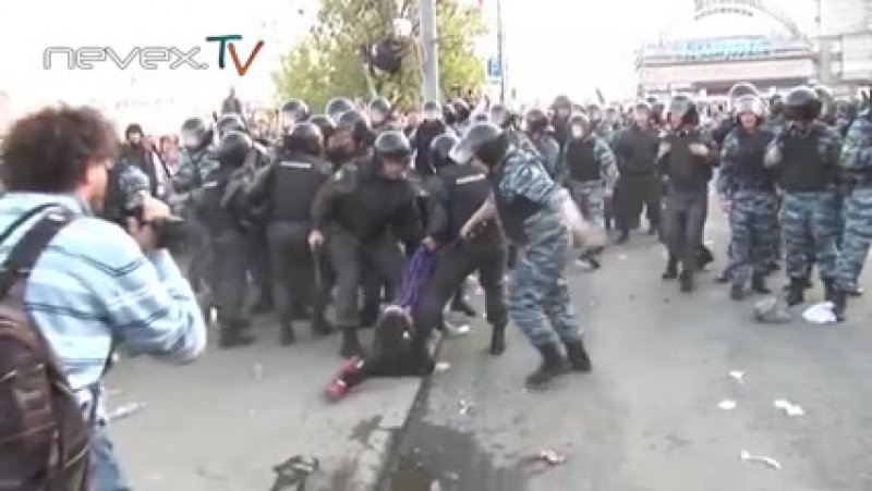 Полицейское молодые на болотной площади 6 мая 2012