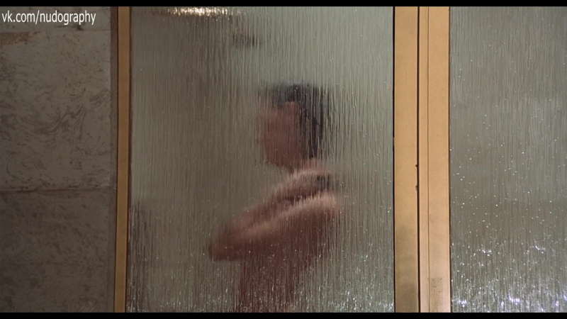 Мод эдамс (maud adams) голая в фильме "человек с золотым пистолетом" (the man with the golden gun, 1974) 1080p