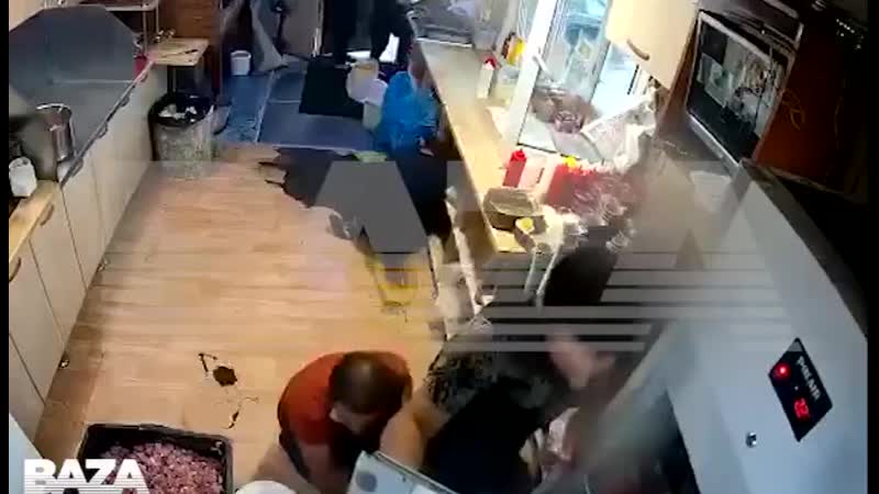 Разгромили ларек