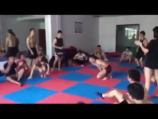 格斗踢裆，一招制敌