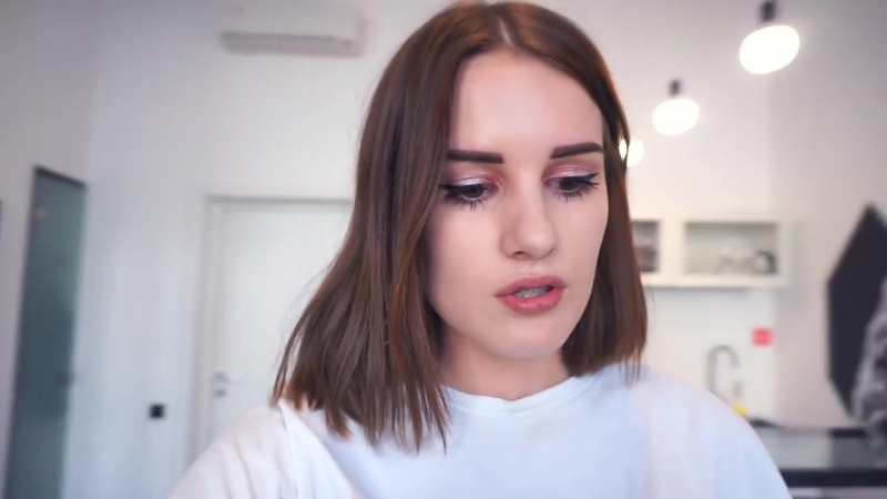 [karina arakelyan] пранк над подругой! лежу без сознания! вызвала скорую и полицию!