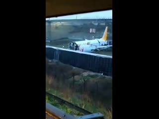 В стамбуле самолёт развалился на части все выжили (vhs video)