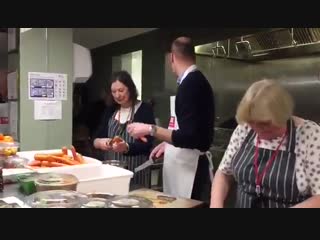 The duke of cambridge joins volunteers in the kitchen as they prepare spaghetti bolognese for the @passagecharity lunch service