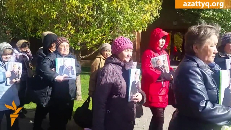 #azattyqtv шествие с портретами назарбаева