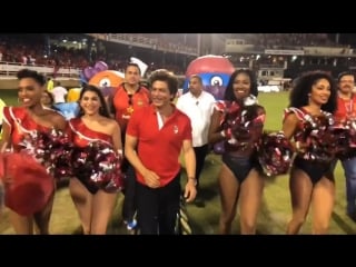 Shah rukh khan at the oval during the 103fm the first the finest