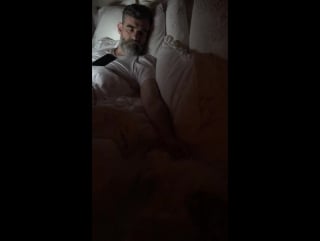 Стефан и руфус заняли всю кровать