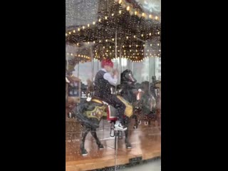 Byeongkwan hopped on the carousel aceinnewyork ace busking