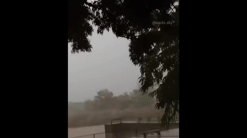 Удар молнии в станице медведовской, краснодарский край 6 09 2020