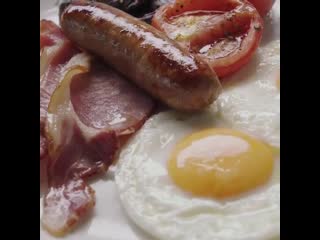 Now that’s what you call a breakfast !! @gordonramsayplanefood