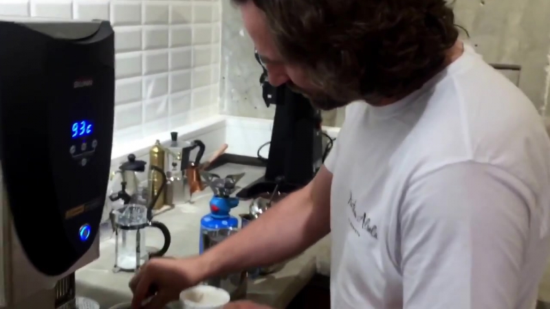 Latte porn video – Latte art training by barista dritan alsela