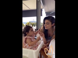 Hande ercel and mavi