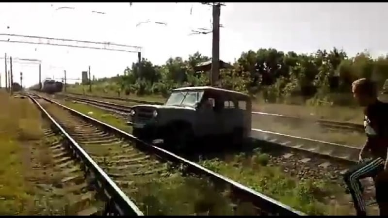 Вылазь, блть, он тебя сожрет, нахй