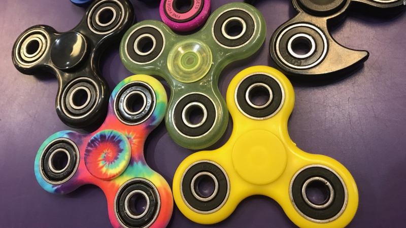 Поляковский летсплей3))) fidget spinner #1 (поляковский крутит спиннер)