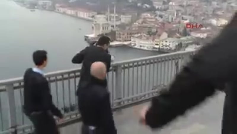 Эрдоган отговаривает самоубийцу