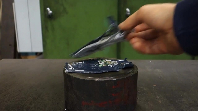 Гидравлический пресс vs nokia 3310