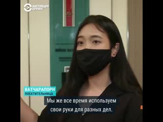 В одном из торговых центров в таиланде установили педали для вызова и управления лифтом, чтобы обезопасить