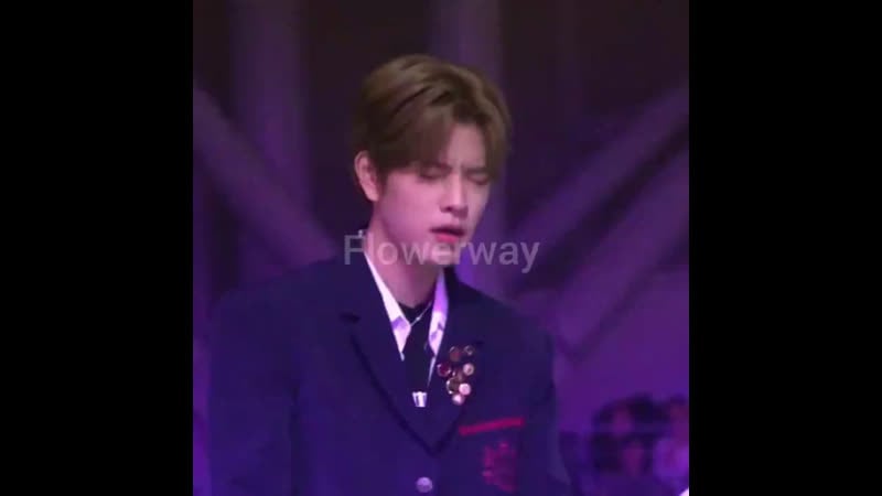 Сынмин чихает