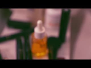 Tylynn nguyen and rosie huntington whiteley re create a violette makeup tutorial ( 720 x 1280 ) mp4