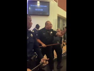 Disgusting this is how oakland police responded at the school board meeting to teachers an