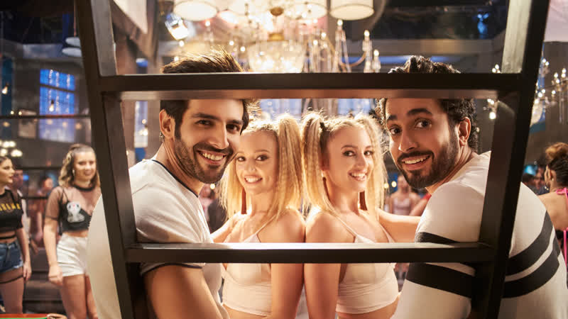 Сону, титу и свити / sonu ke titu ki sweety bom diggy diggy