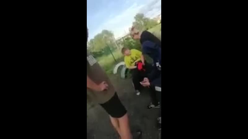 Вписка чья то мамаша предъявила пиздюку за сломанный велик, опозорила при друзьях