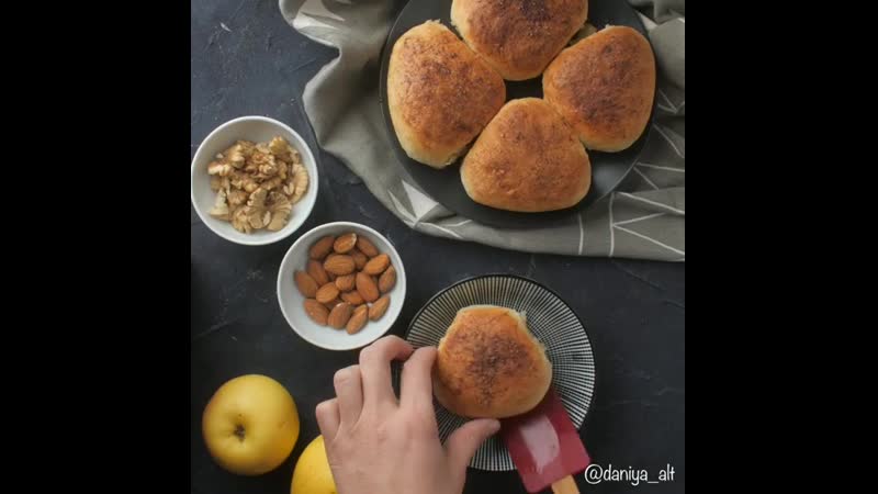 Мягкие и сочные яблочные булочки 🍏🍎