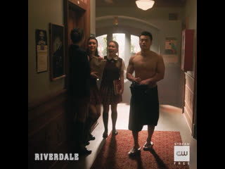 Riverdale / 4x08 / opening scene