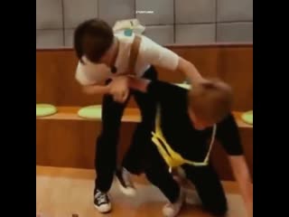 Jinmin fighting but with dionysus playing in the back