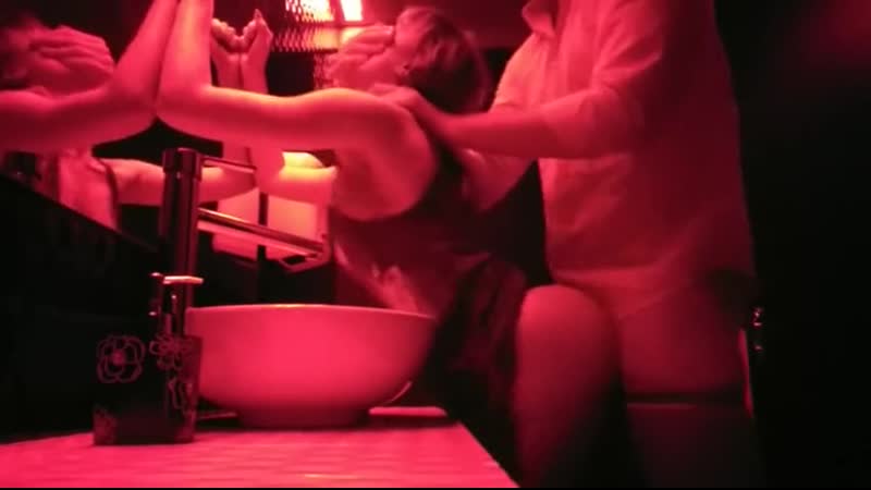 Секс в туалете ночного клуба на скрытую камеру - 3000 лучших видео