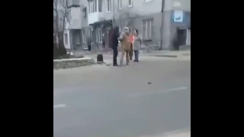 На свинорейхе винтят очередного "желающего" воевать за зелебобу и деменционного джо, пытаясь всунуть ему повестку