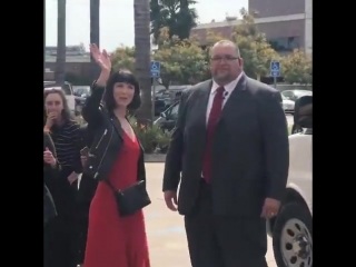 Miss @caitrionambalfe waving to the fans at the academy’s fyc #outlander event today ( via davidschatanoff