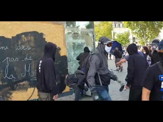 Mcdonalds gets hit in nantes giletsjaunes acte44