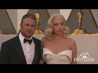 Lady gaga и тейлор кинни на красной дорожке премии "оскар 2016"