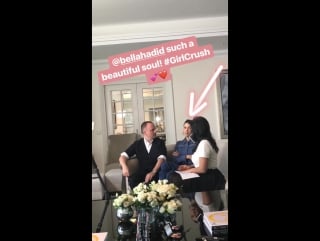 Белла дает интервью в отеле «address boulevard»