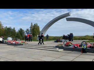 Возложение корзины у мемориала «разорванное кольцо», 23 09 2022