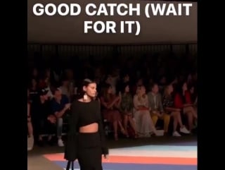 When a model is so professional that her earring drops on runway & she doesn't miss a beat! ❤️ #alisarailabouni