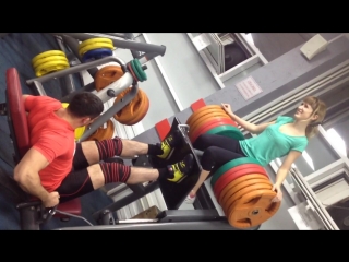 Рамази решил девушку охмурить жимом ногами