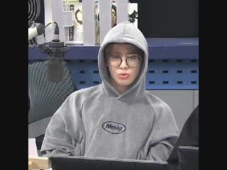 Дже поет/рэпует simon says