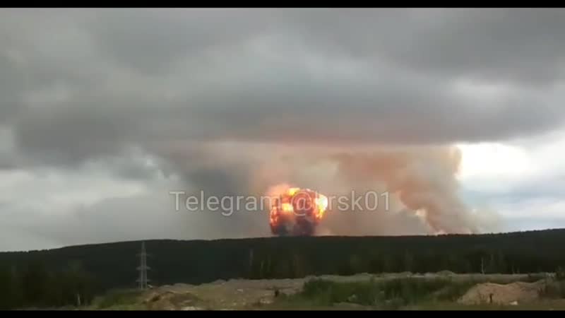 Мощный взрыв на военных складах в каменке