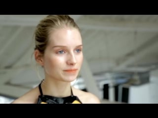 Опросник dazed & confused за кадром фотосессии brit girl balmain army