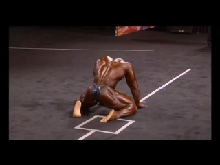 Shawn rhoden individual posing at 2017 olympia finals